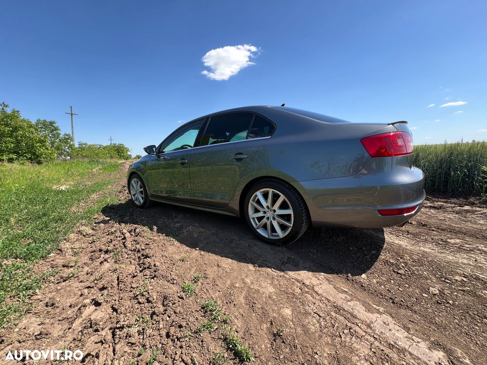 Volkswagen Jetta - 3