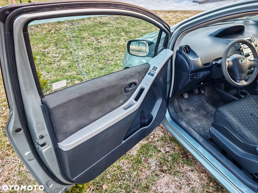 Toyota Yaris 1.3 Terra Gold - 13