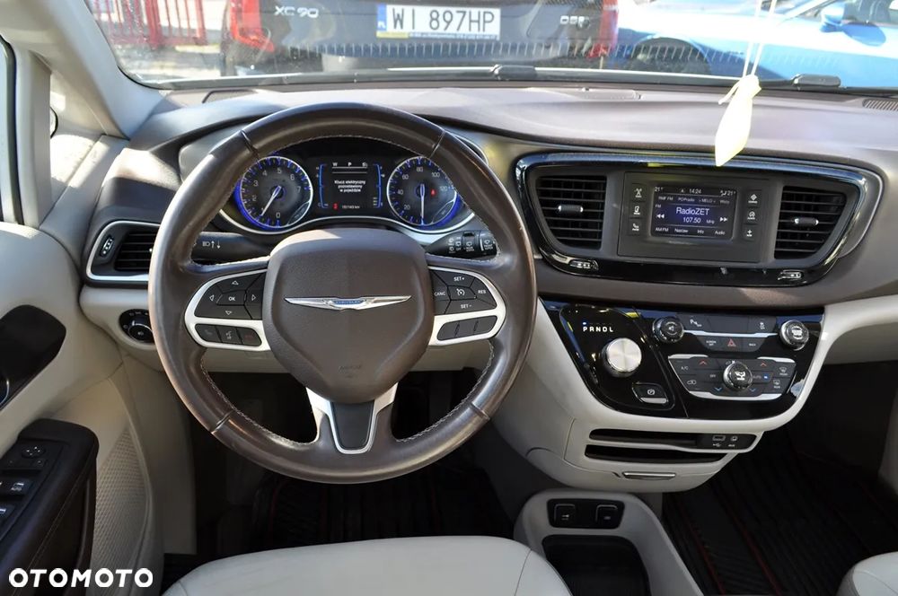 Chrysler Pacifica - 16