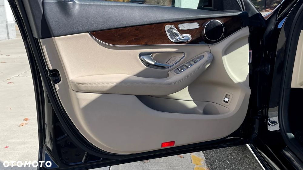 Mercedes-Benz Klasa C 300 9G-TRONIC Exclusive - 9