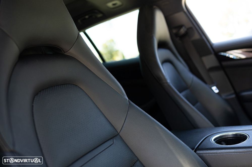 Porsche Panamera Sport Turismo 4 E-Hybrid - 36
