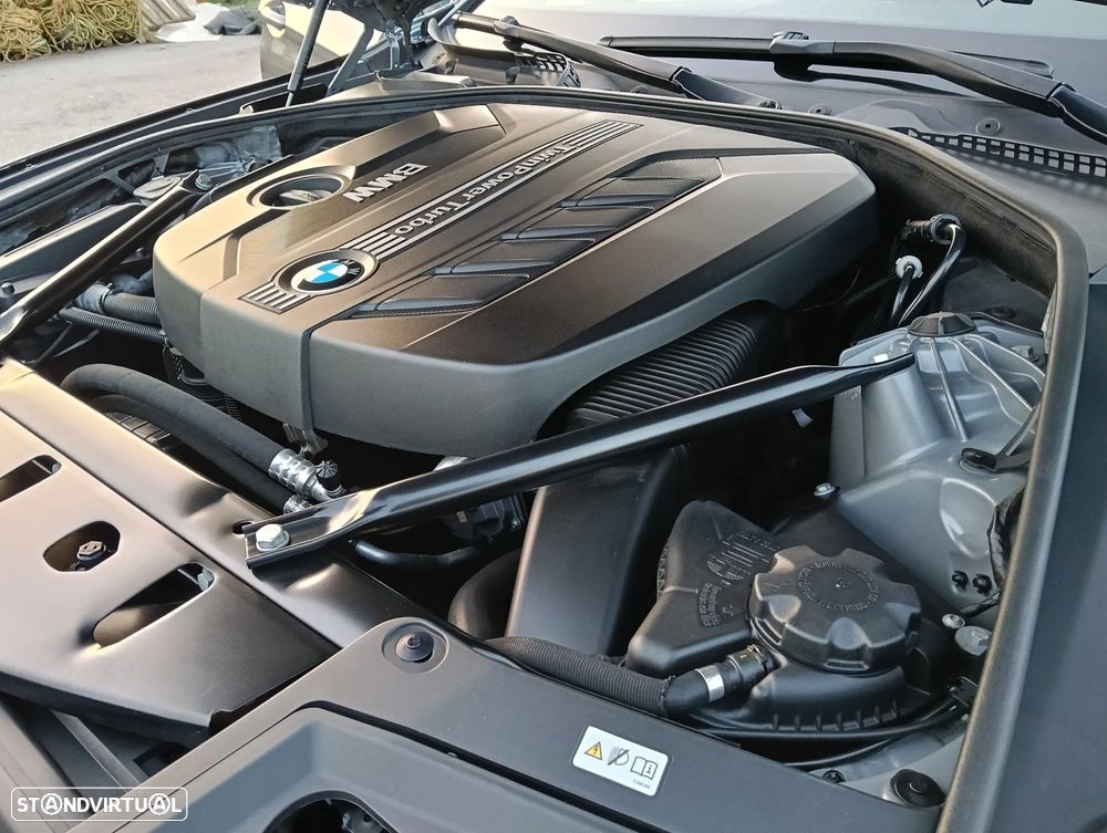 BMW 525 d Pack M - 32