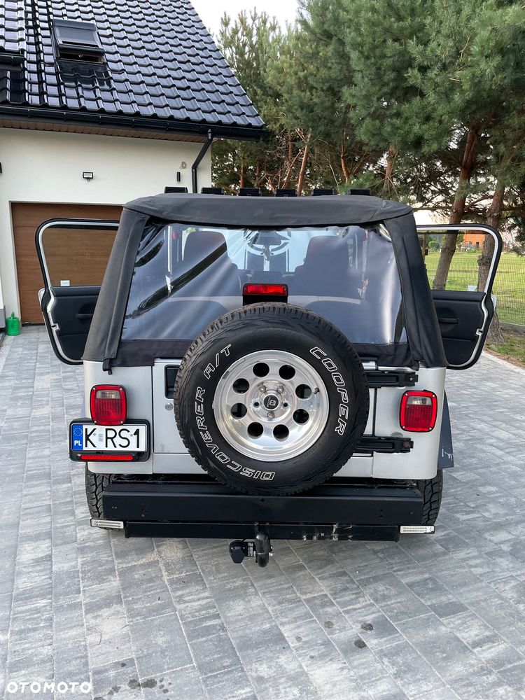 Jeep Wrangler - 11
