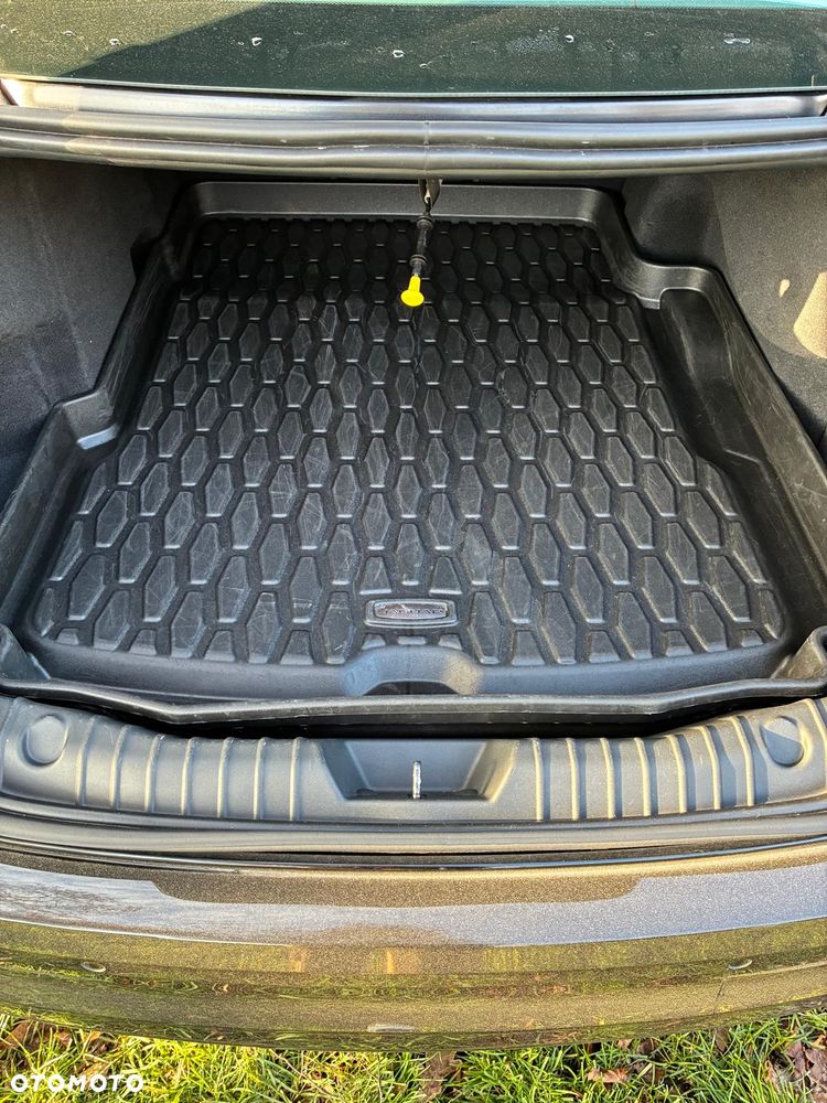 Jaguar XF P300 AWD R-Dynamic SE - 21