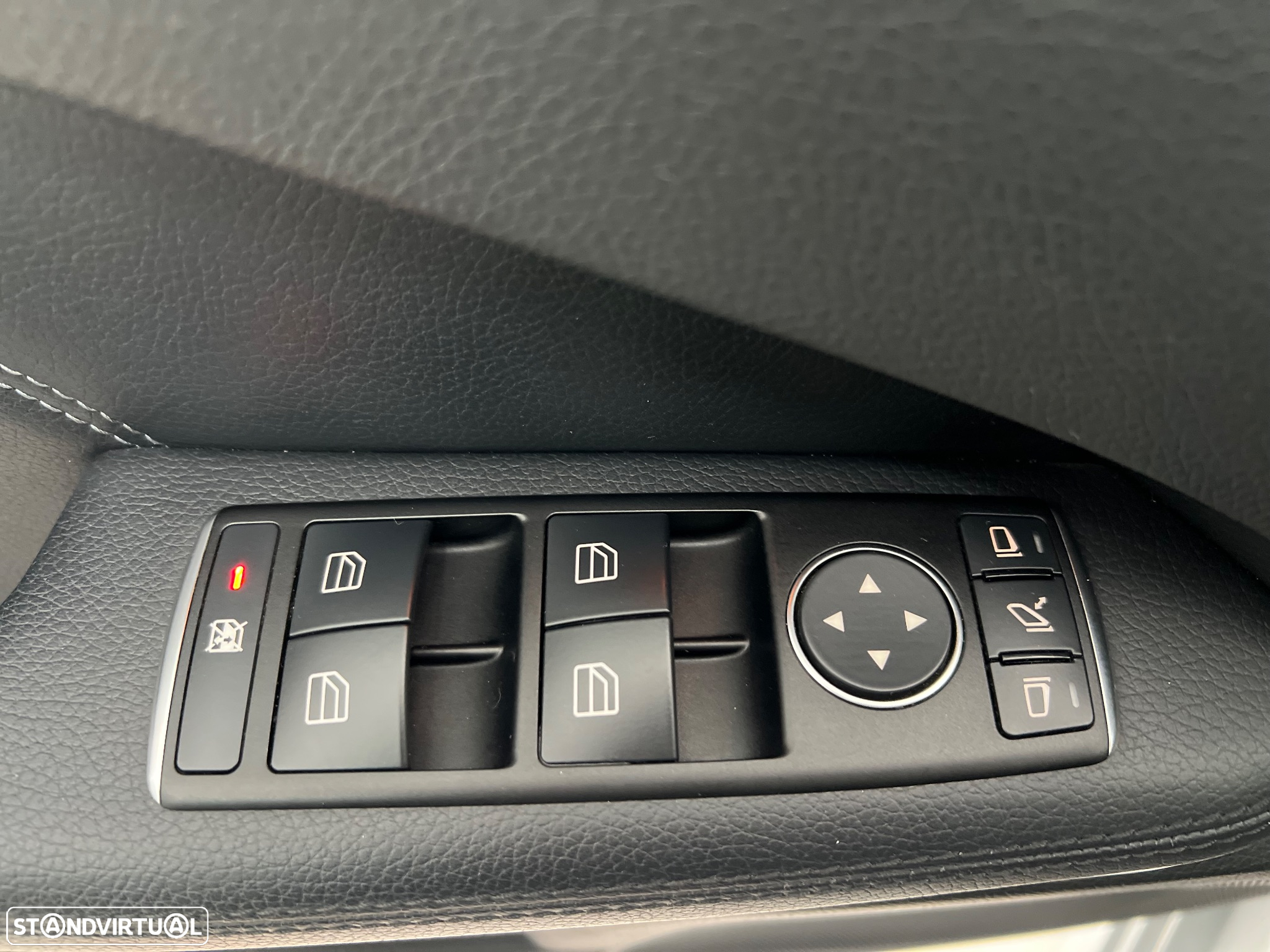 Mercedes-Benz E 220 CDi Avantgarde BlueEfficiency Auto - 26