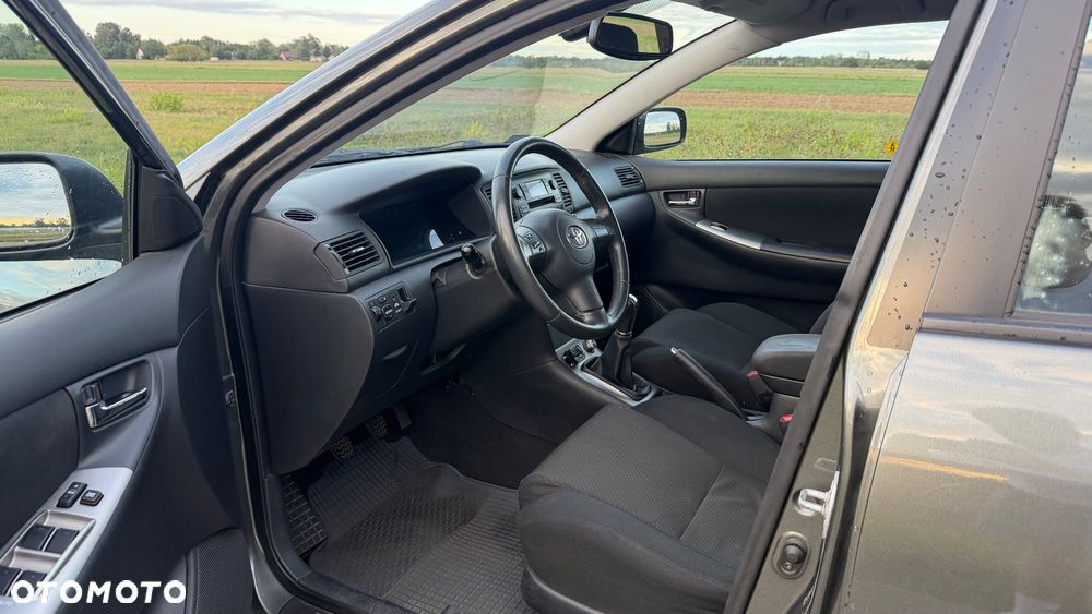 Toyota Corolla 1.6 VVT-i Sol - 8