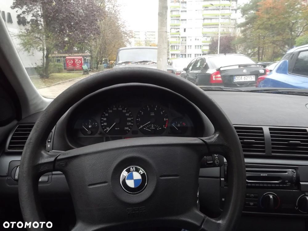 BMW Seria 3 318i - 12