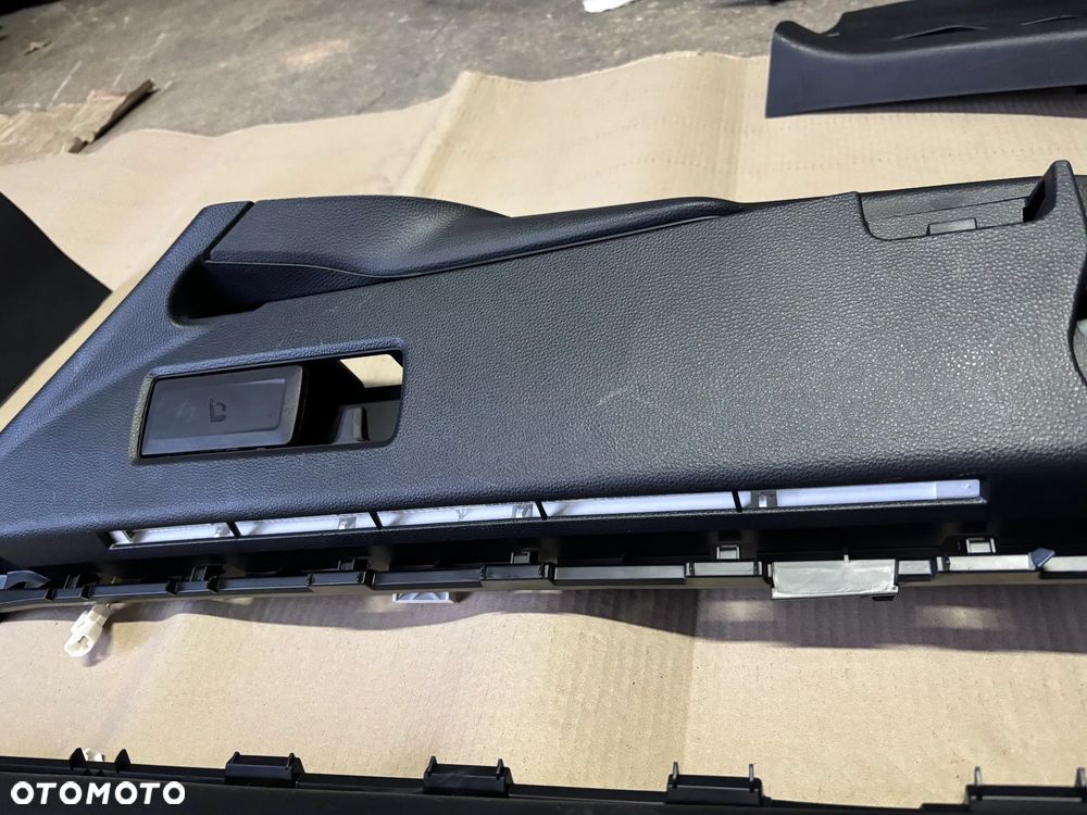 Wnętrze daszki osłony słupków plastiki wyposażenie wnętrza Toyota Corolla e21 lift - 5