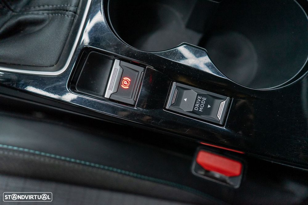 Peugeot 2008 BlueHDi 130 EAT8 Allure Pack - 28