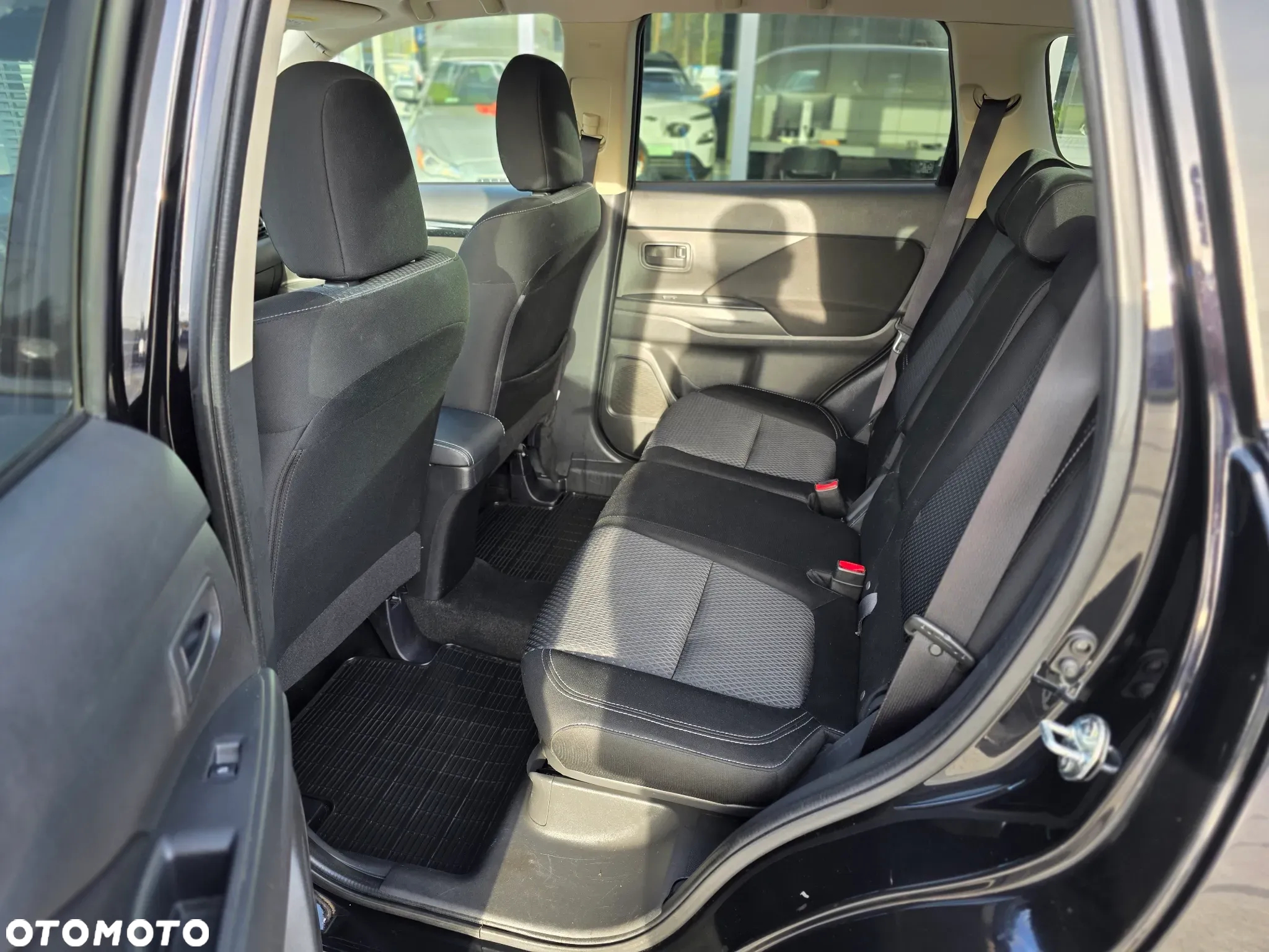 Mitsubishi Outlander 2.0 Invite + 2WD - 23