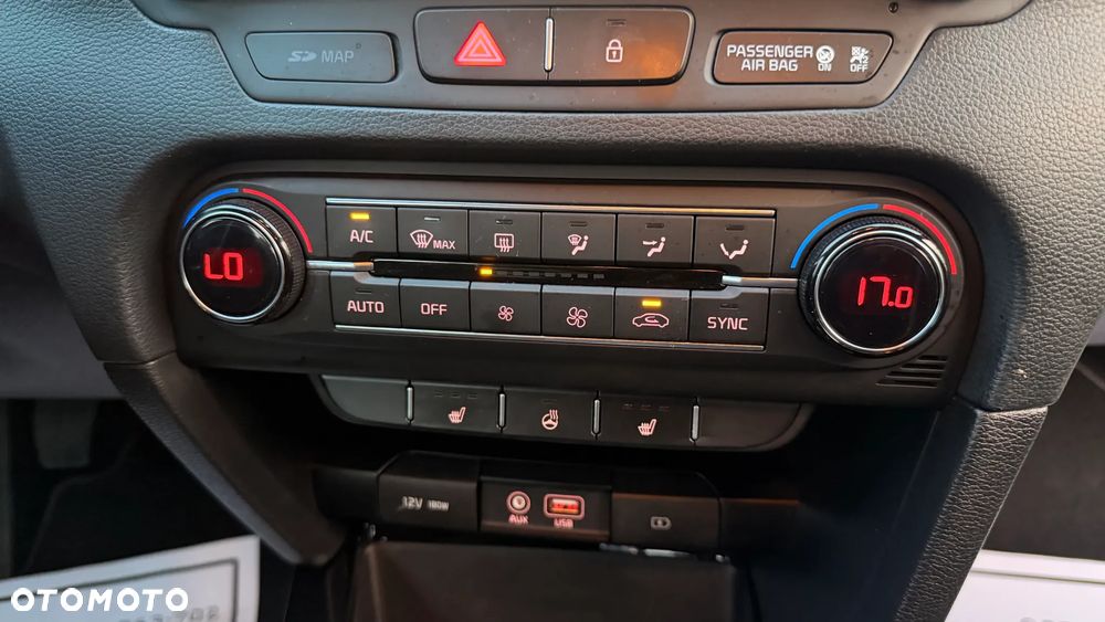 Kia Ceed - 10