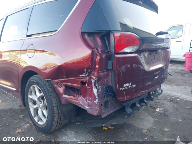 Chrysler Pacifica - 11