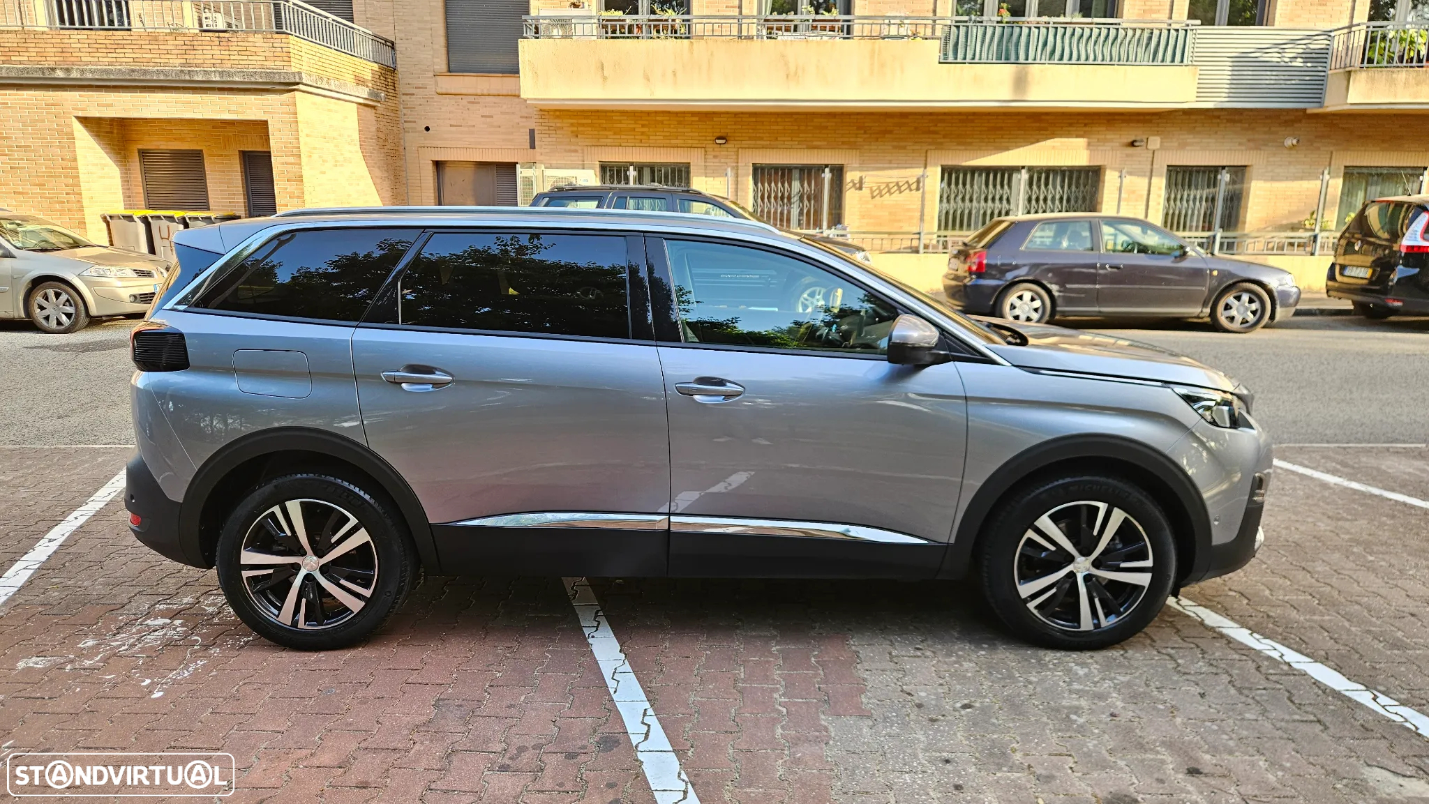 Peugeot 5008 1.5 BlueHDi Allure Pack EAT8 - 4
