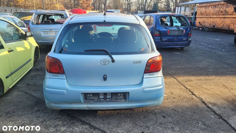 Toyota yaris mk1 lift na czesci, kod koloru 8R0 - 3