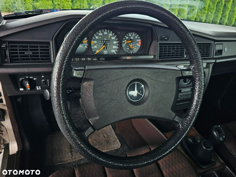 Mercedes-Benz W201 (190) - 13