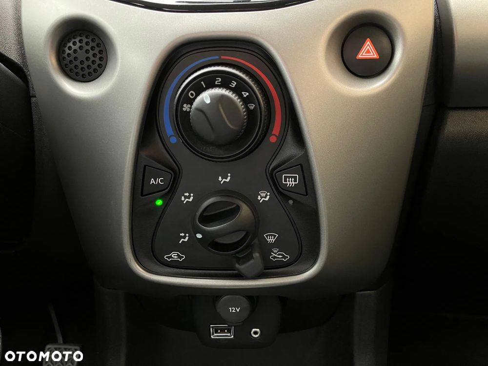 Toyota Aygo x-play - 28