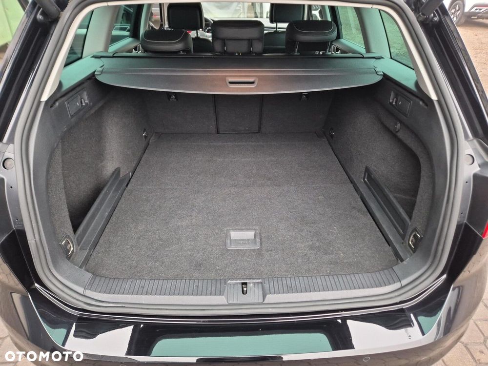 Volkswagen Passat - 17