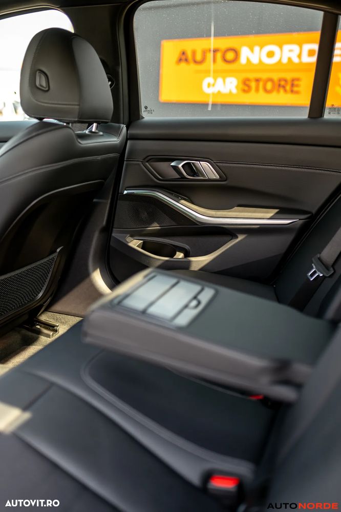 BMW Seria 3 320d xDrive Aut. M Sport - 32