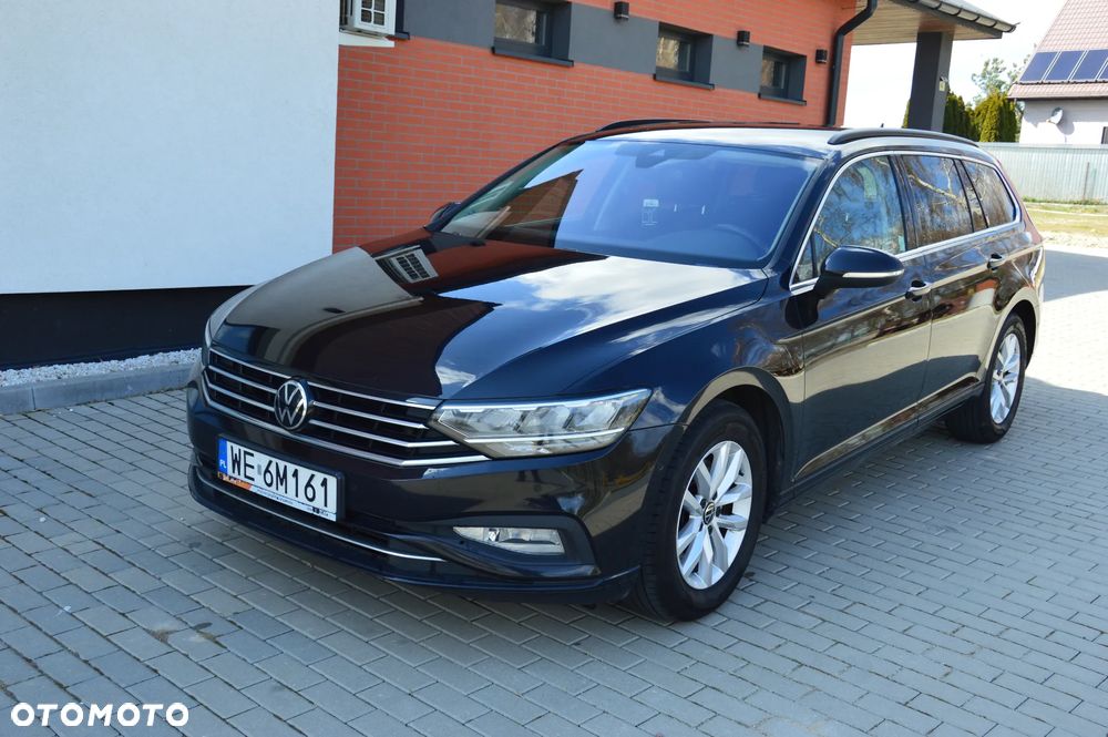 Volkswagen Passat - 1