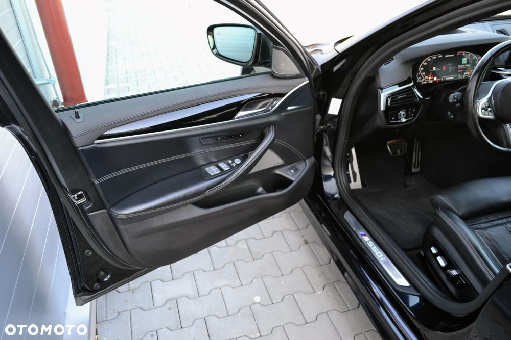 BMW Seria 5 M550i xDrive sport - 19