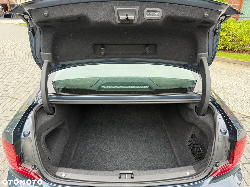 Volvo S90 D4 AWD Geartronic Momentum - 35