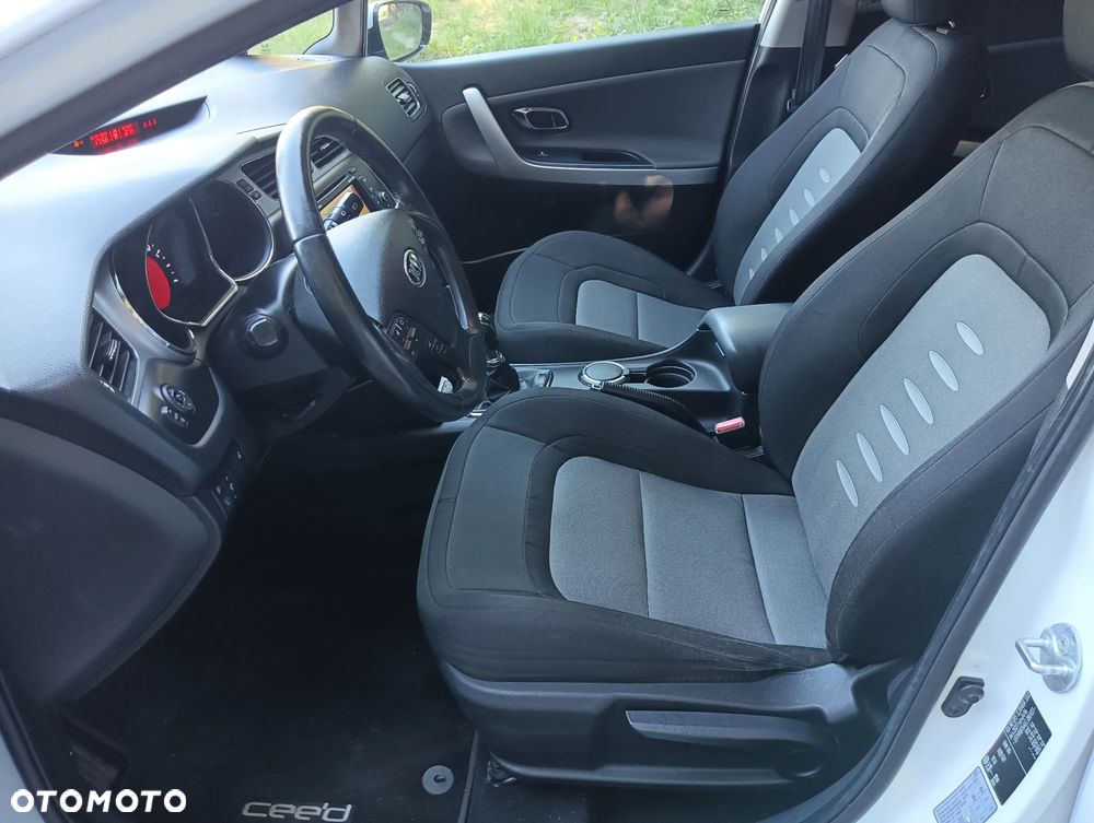 Kia Ceed 1.4 CRDi 90 SW Vision - 14