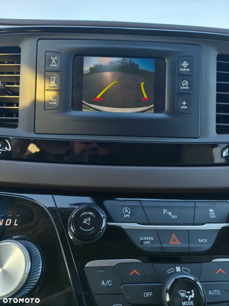 Chrysler Pacifica - 10