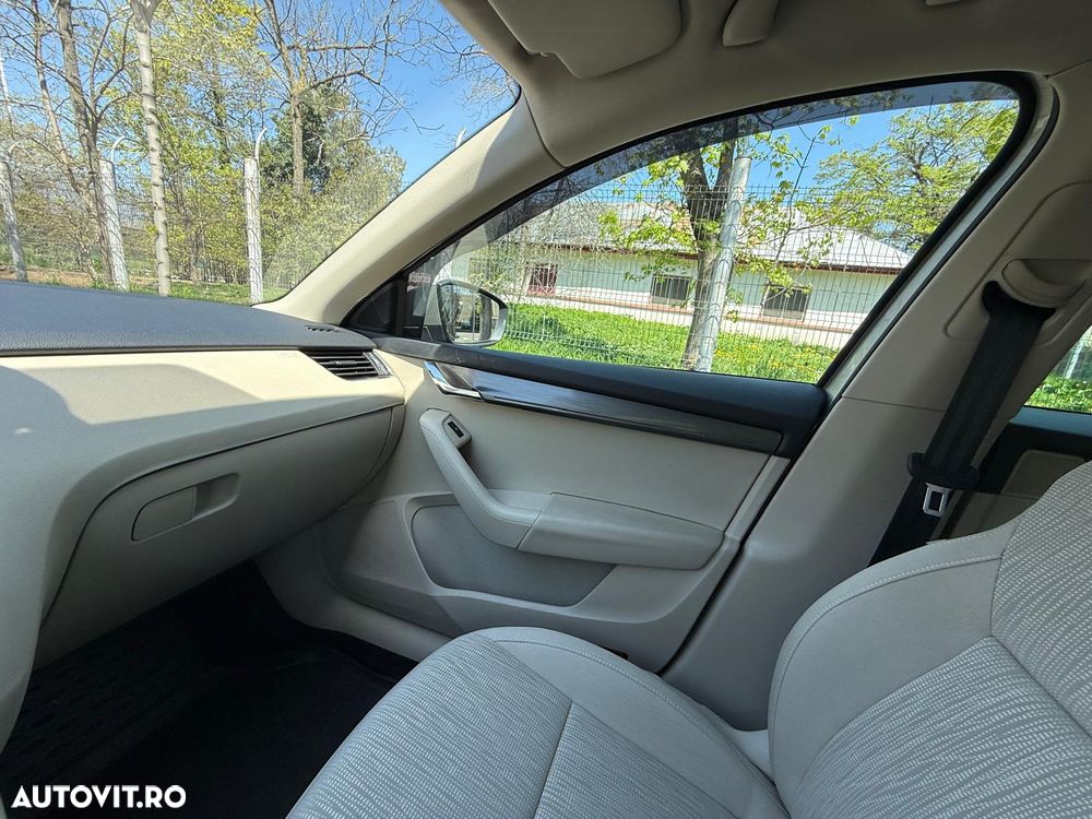 Skoda Octavia 1.6 TDI DSG Style - 16