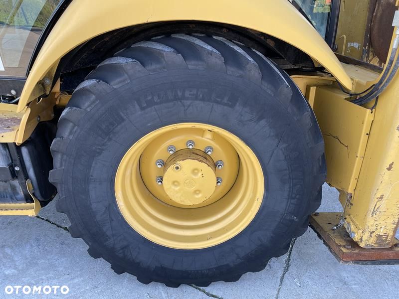 Caterpillar 428 F , rok 2012 4 łyżki, widły. - 7