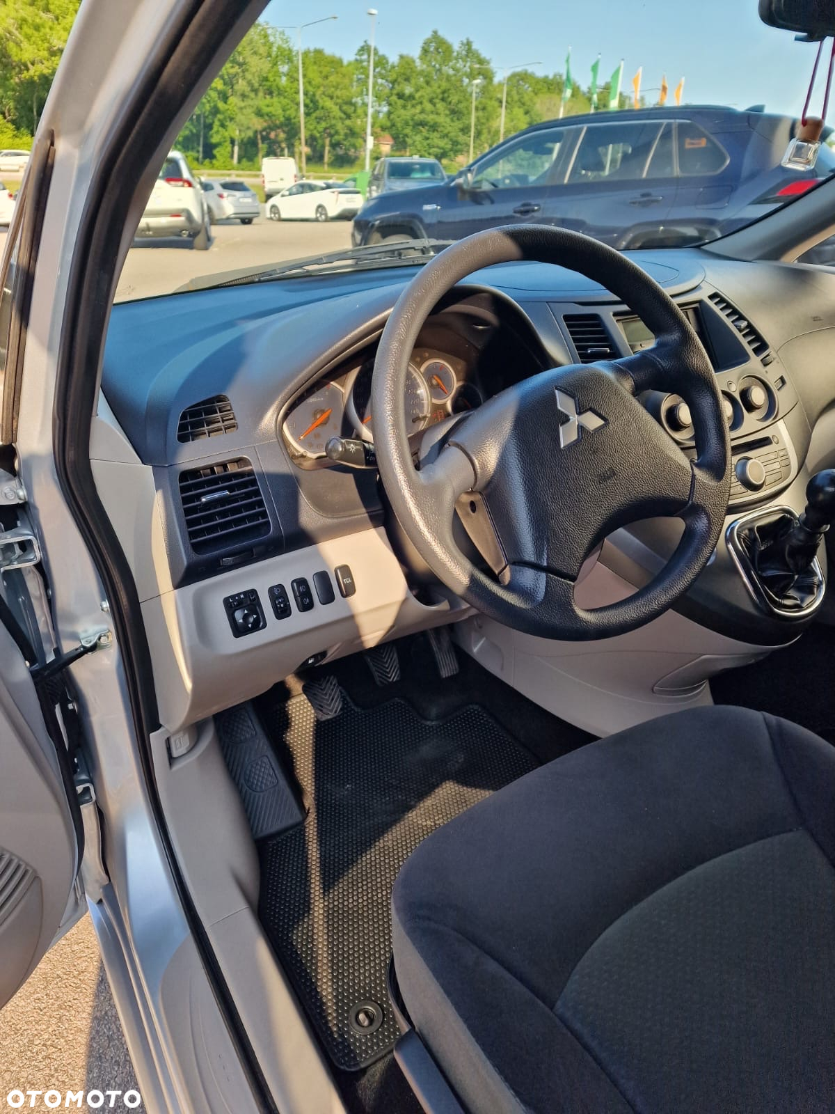 Mitsubishi Grandis 2.0 DID Intense - 2