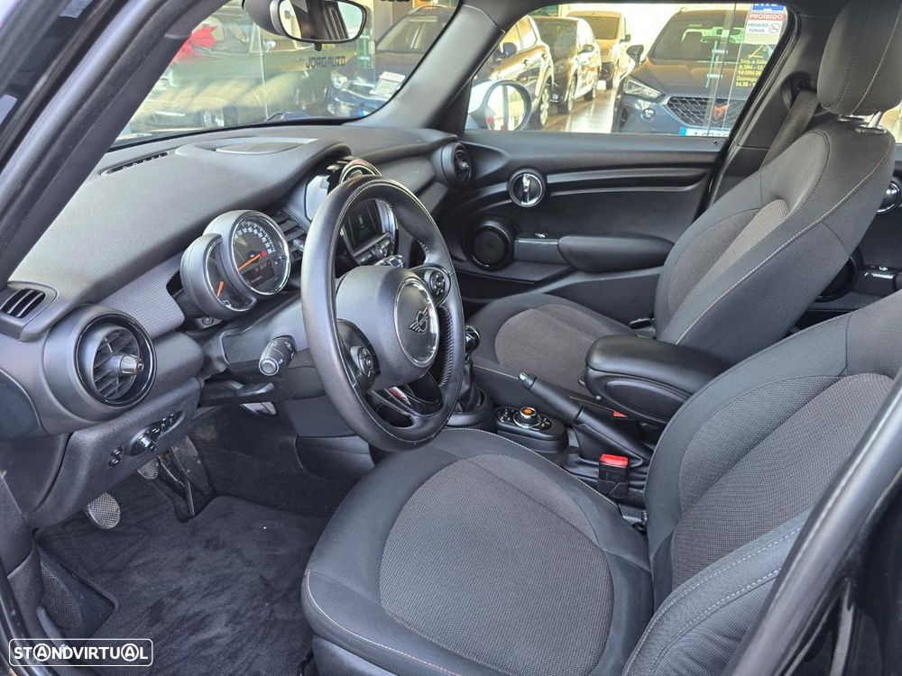 MINI 5 Portas Cooper D - 11