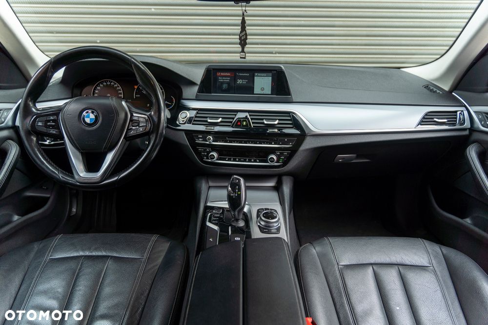 BMW Seria 5 520d xDrive - 13
