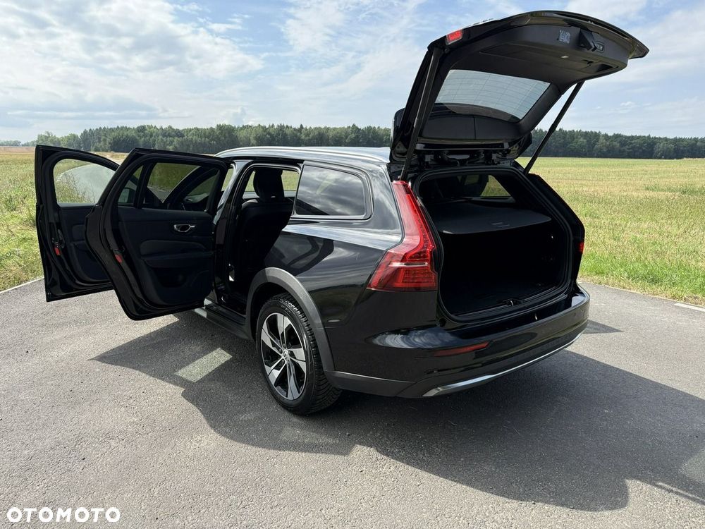 Volvo V60 Cross Country B4 D AWD Plus - 24