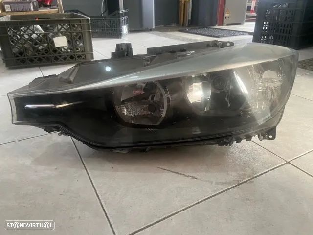 Farol esquerdo Bmw F30 (suportes partidos) - 1