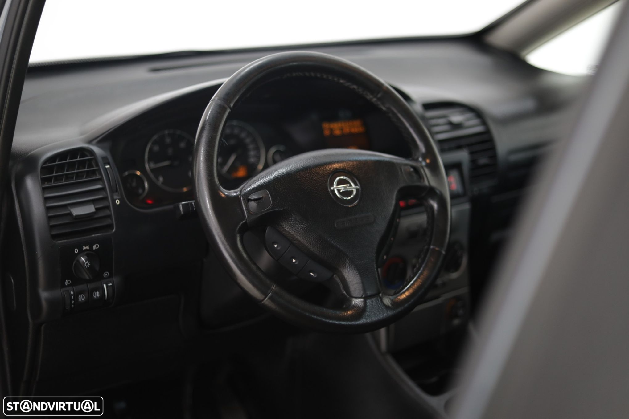 Opel Zafira 2.0 DTi - 17