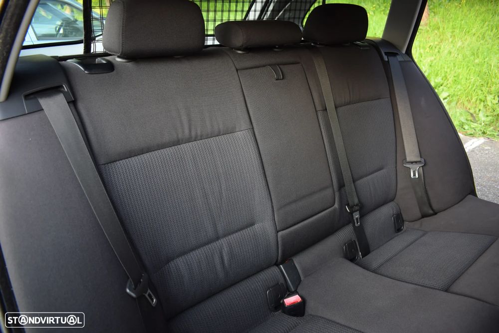 BMW 318 d Navigation Sport - 31