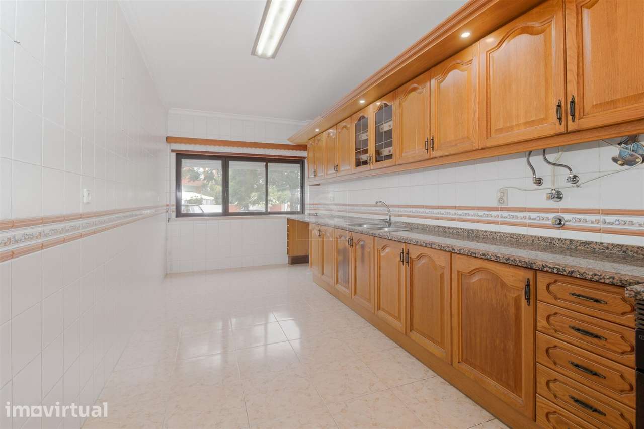 Apartamento T3 Arrendamento em Santo António da Charneca,Barreiro - Grande imagem: 2/17