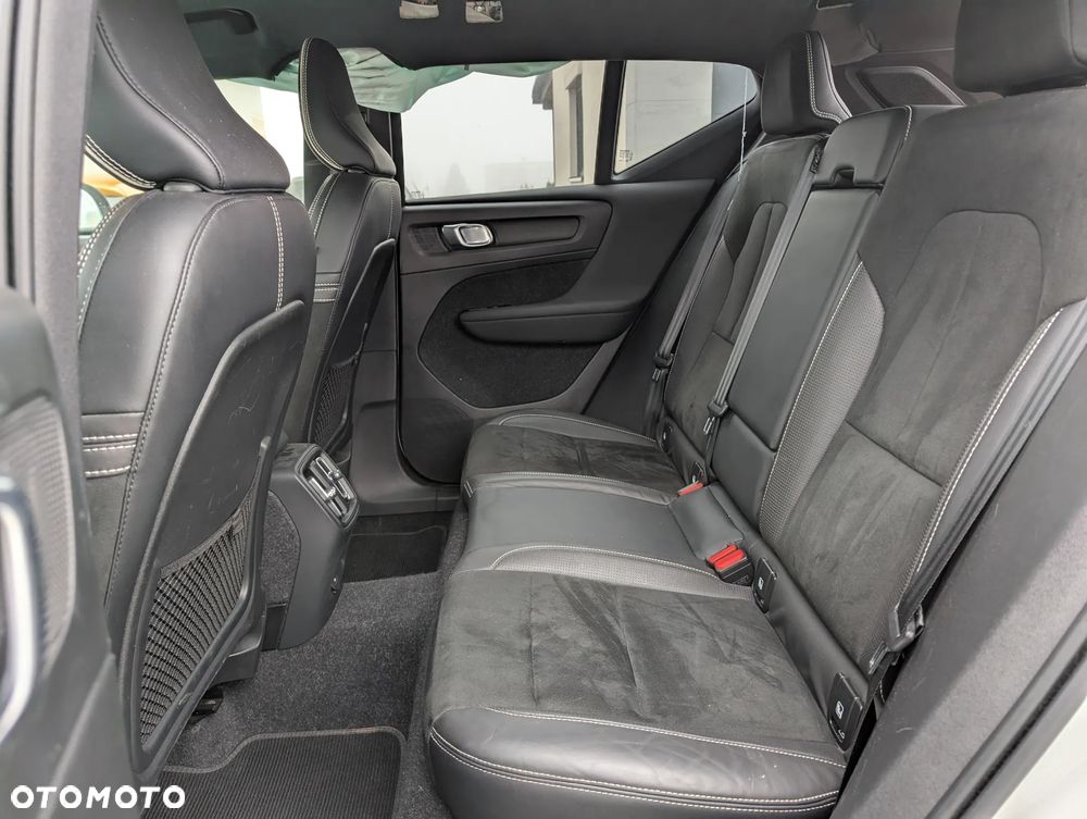 Volvo XC 40 82kWh P8 Recharge AWD Pro - 14