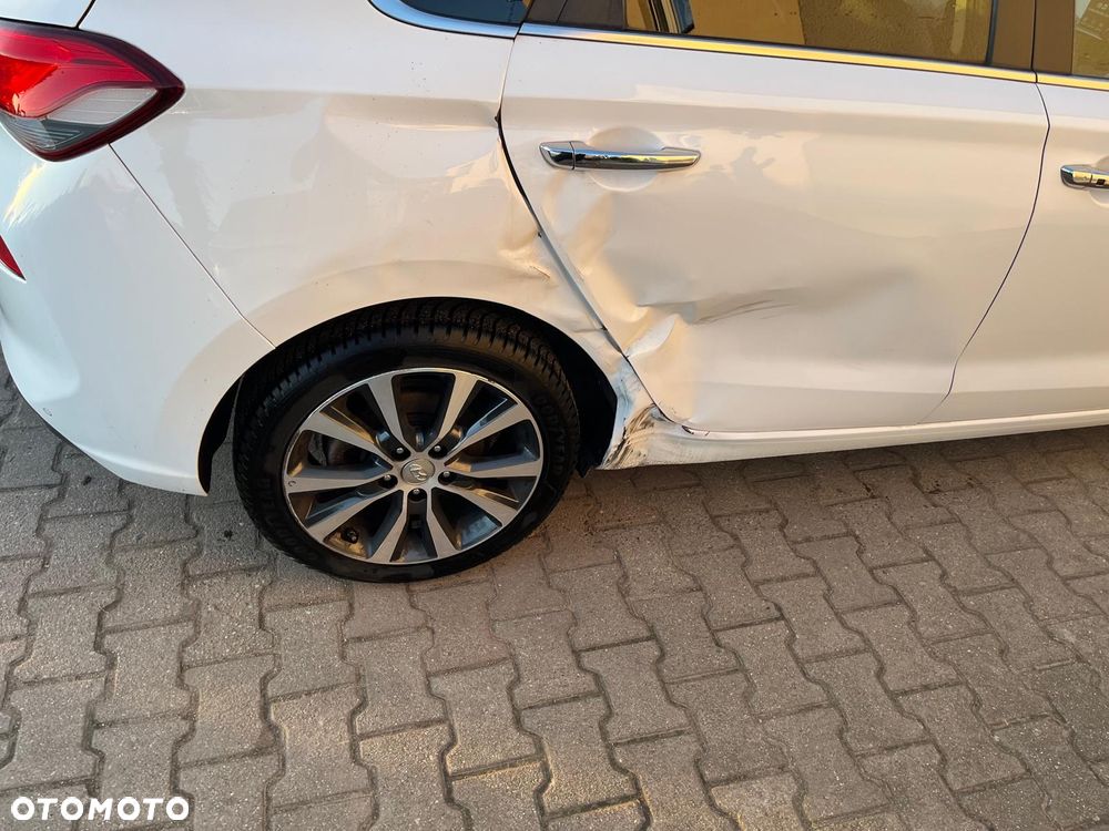 Hyundai i30 1.4 T-GDI Premiere Luxury - 6