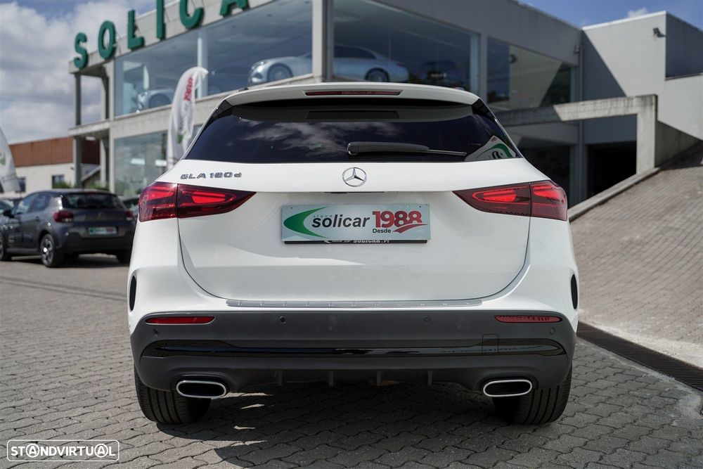 Mercedes-Benz GLA 180 d AMG Line - 4