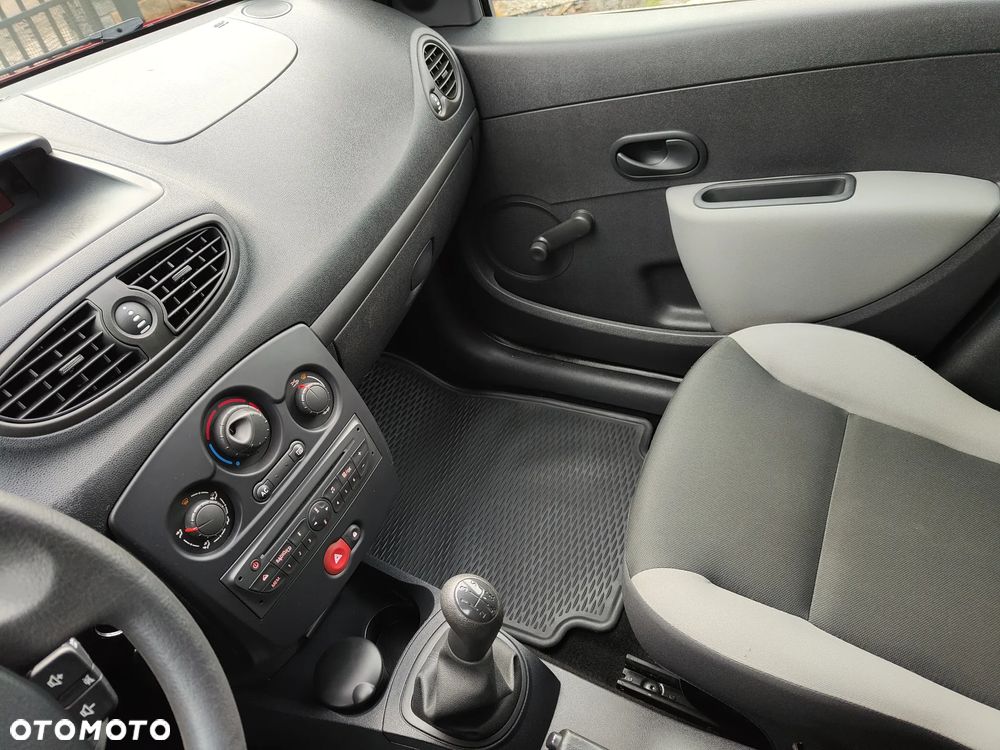 Renault Clio 1.2 16V 75 Expression - 15