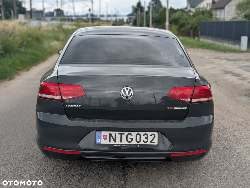 Volkswagen Passat 1.6 TDI Comfortline - 5