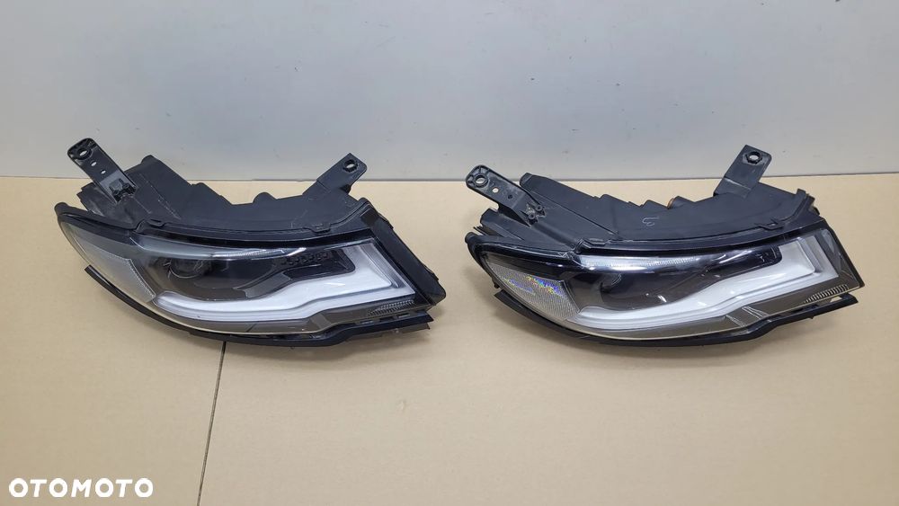 JEEP COMPASS II 2 17- LAMPA REFLEKTOR PRAWA PRZÓD BI XENON EU P55112716AG D5S 12V 25W DC - 2