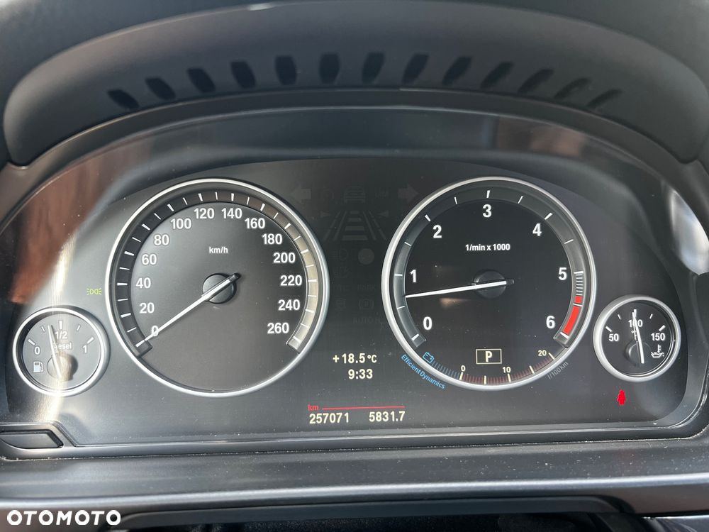 BMW Seria 5 530d xDrive - 13