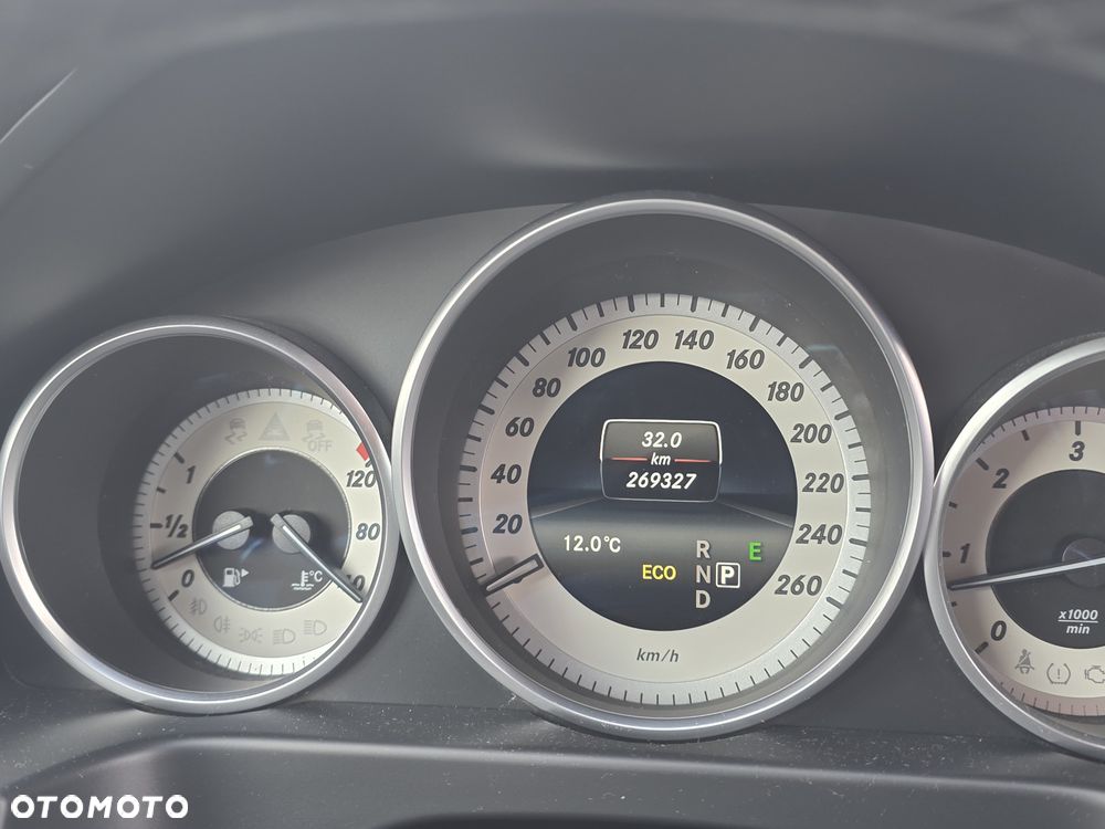Mercedes-Benz Klasa E 300 BlueTEC 9G-TRONIC Elegance - 12