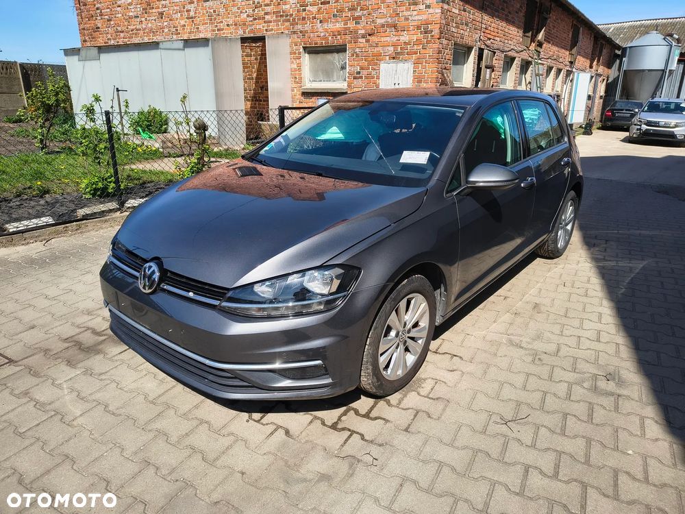 Volkswagen Golf - 1