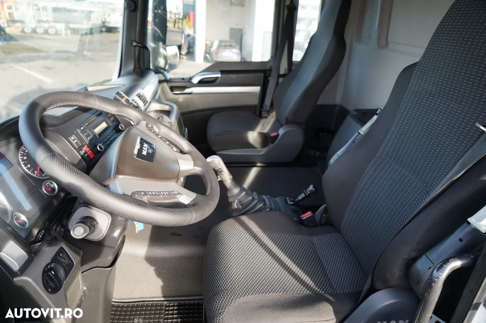 MAN TGS 33.360 / 6x4 / BASCULĂ SPATE 5.8 M + HIAB XS 122 HGV / RADIOCOMANDĂ / HGV ÎN SPATELE CABINEI / EURO 5 / MANUALĂ - 27