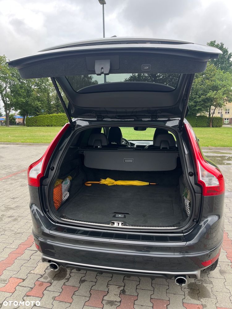 Volvo XC 60 D5 AWD R-Design Momentum - 19