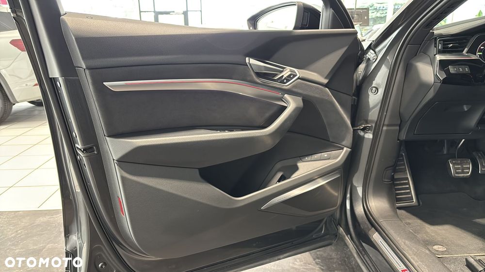 Audi Q8 e-tron - 11