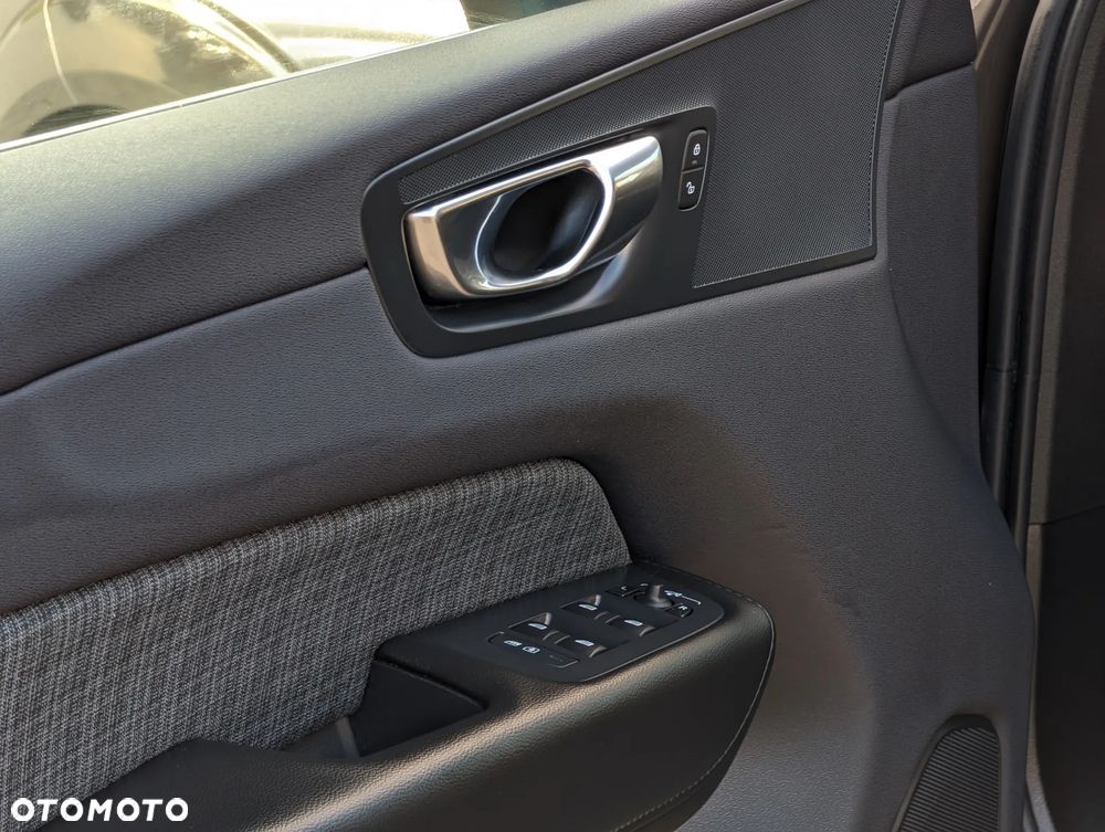 Volvo XC 60 B4 B Essential - 21